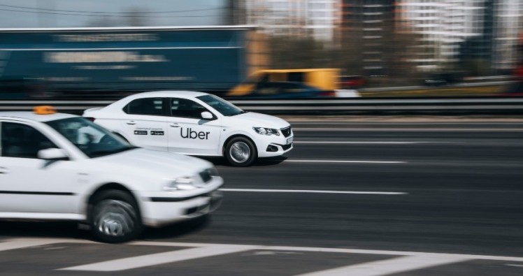 Connaissez vous la différence entre un taxi et un Uber ?