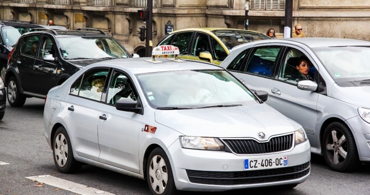 Les taxis de France se mobilisent face à la hausse des prix du carburant