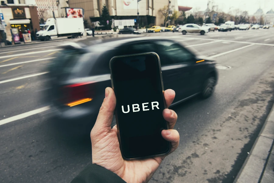 Bruxelles : Vous pouvez désormais commander un taxi sur l’application Uber!